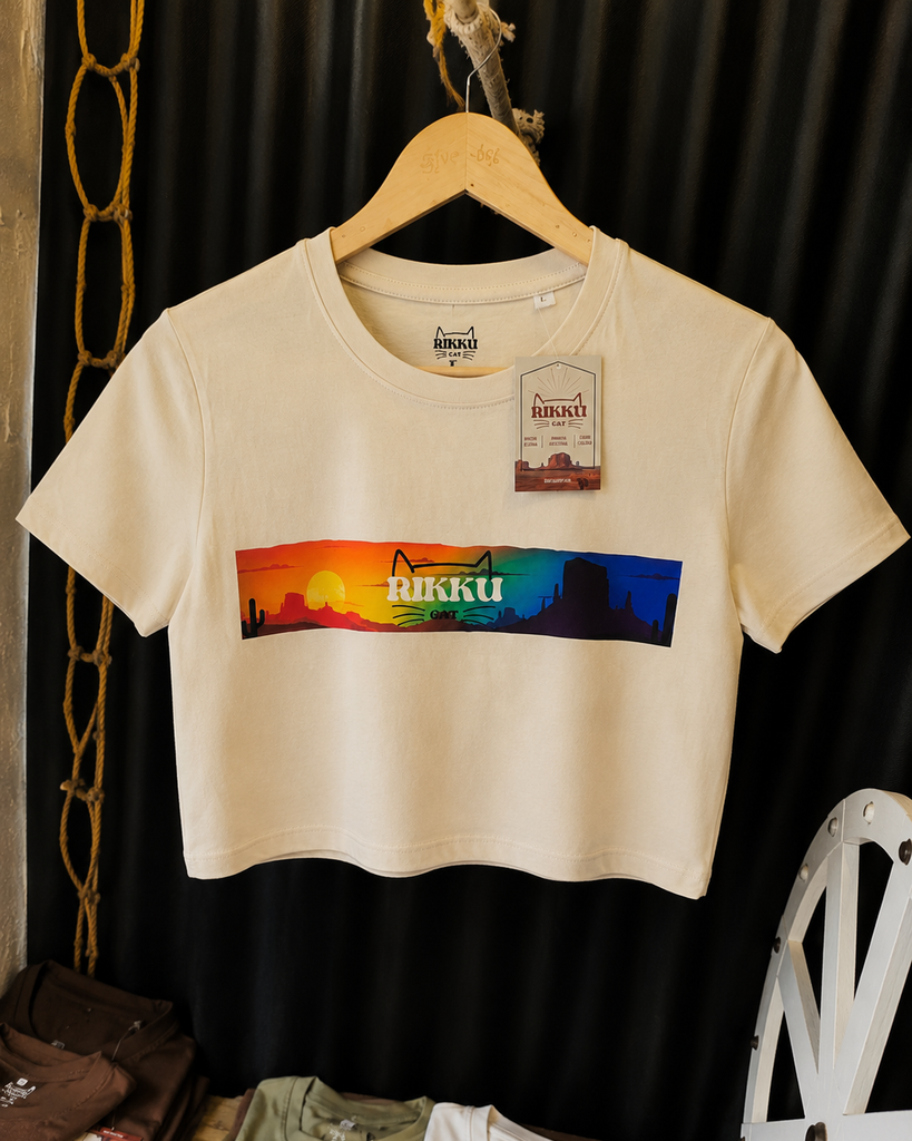Rikku Cat, Camiseta crop mujer. (Arena)